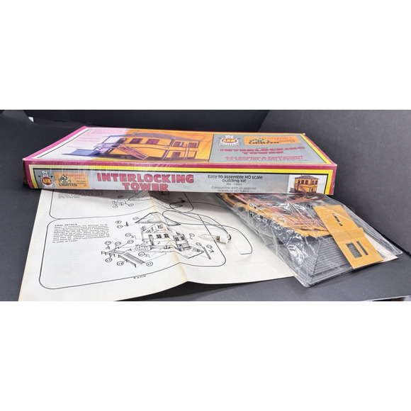 AHM Kit Interlocking Tower Building HO Scale Train Layout #15602 Lighted - Picture 3 of 16